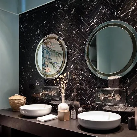 Velona's Jungle Luxury 3* Florence