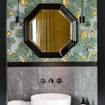 Velona's Jungle Luxury Bed & Breakfast Florence