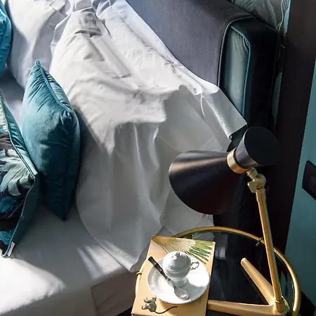 Velona's Jungle Luxury 3* Florence