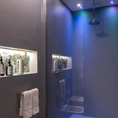 Velona's Jungle Luxury Florence
