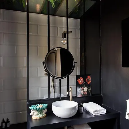 Velona's Jungle Luxury Bed & Breakfast