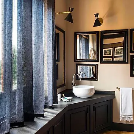 Velona's Jungle Luxury