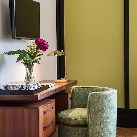 Velona's Jungle Luxury