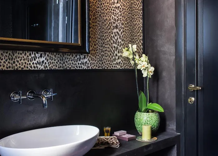 Velona's Jungle Luxury 4* Floransa